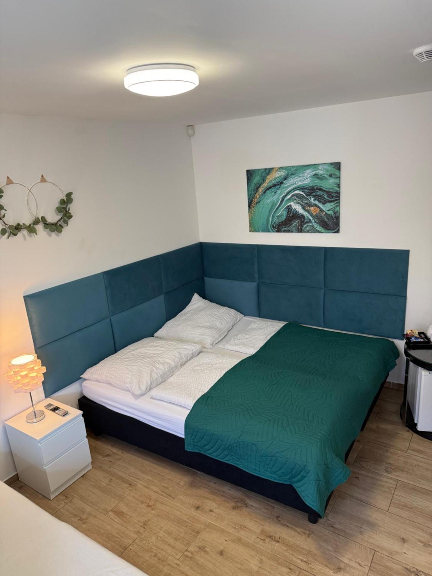 Mikulov - Inn - Hotel S Vinnym Sklepem Venuse Zewnętrze zdjęcie