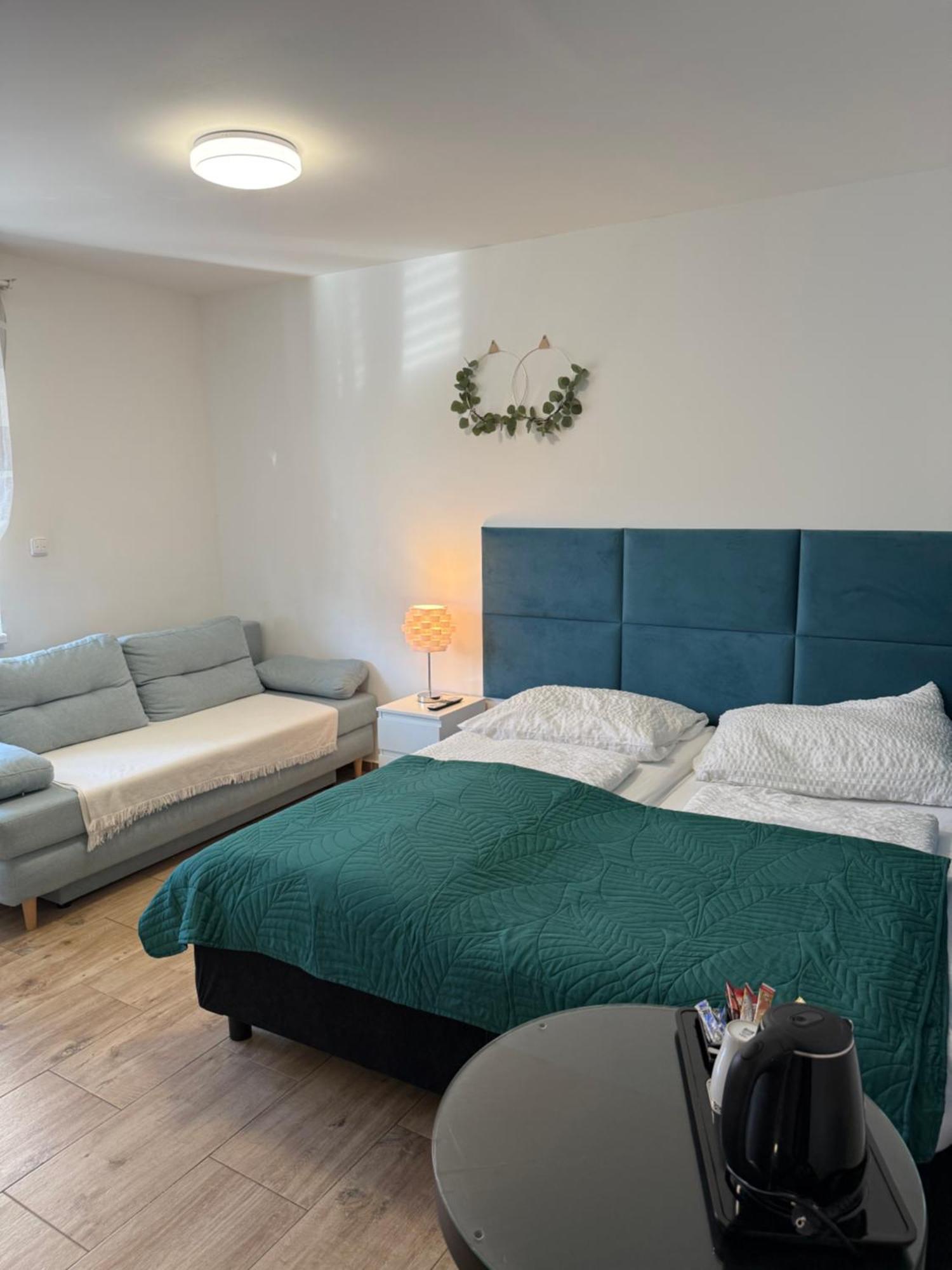 Mikulov - Inn - Hotel S Vinnym Sklepem Venuse Zewnętrze zdjęcie